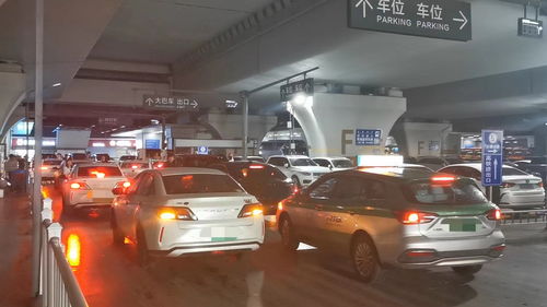 2元調度服務費取消后，鄭州東站P5停車場為何更堵了？